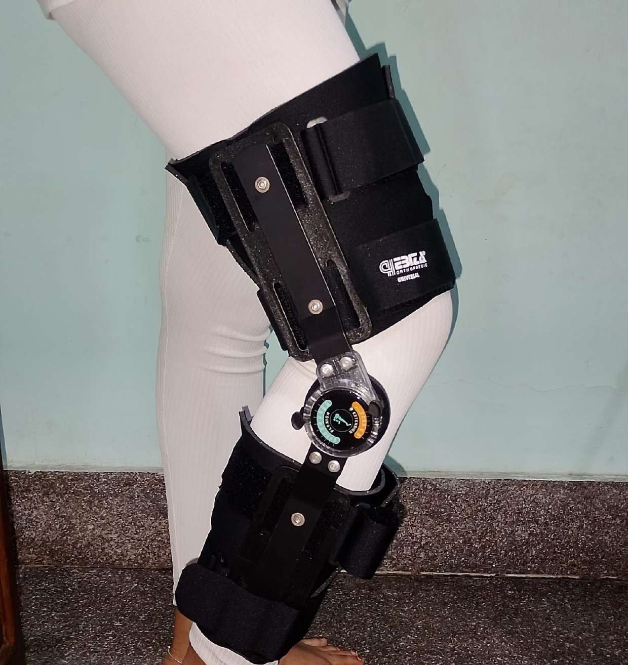 R.O.M. Knee Brace